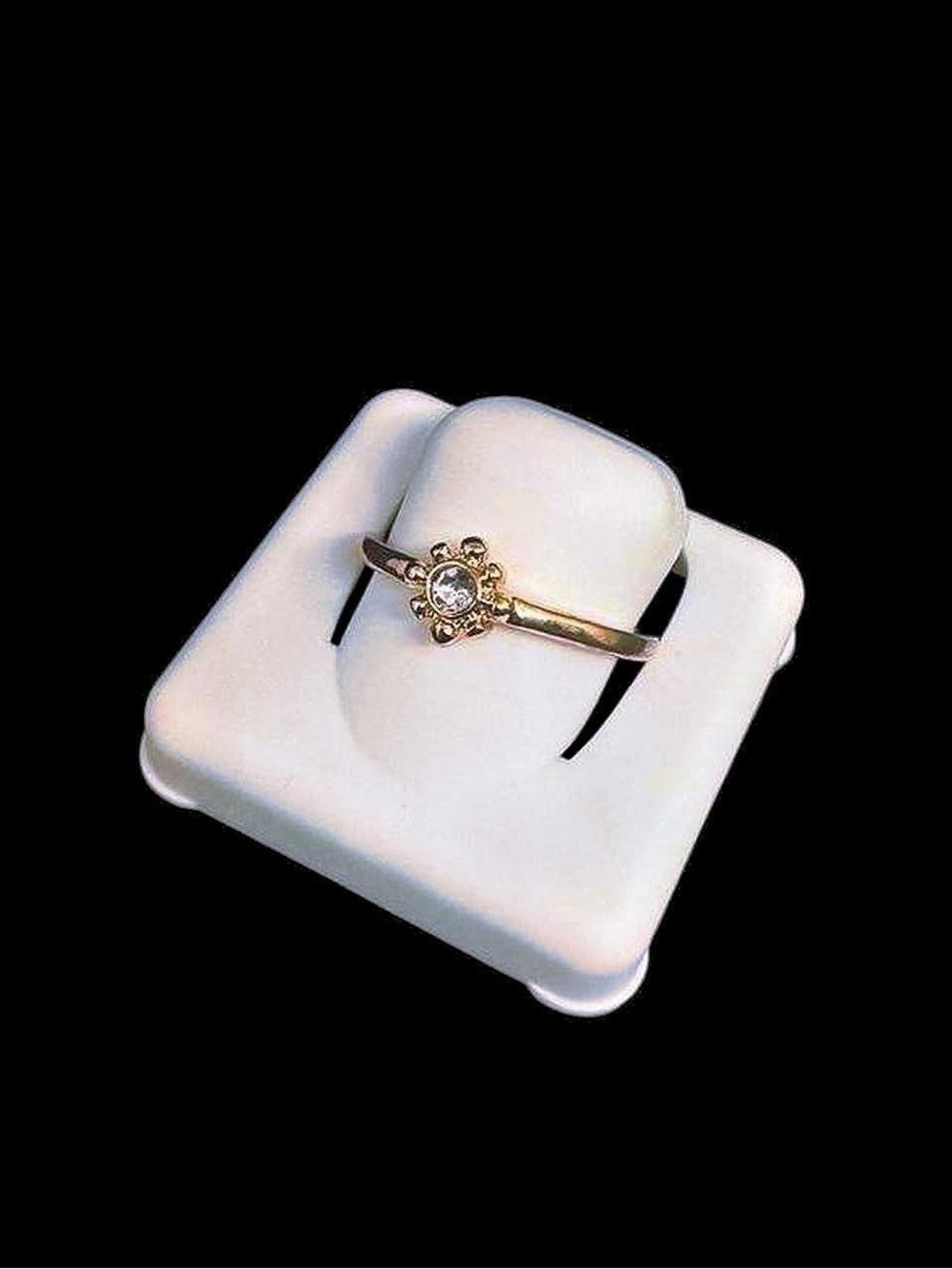 Gold Tone Dainty Flower Ring – Size 7¾